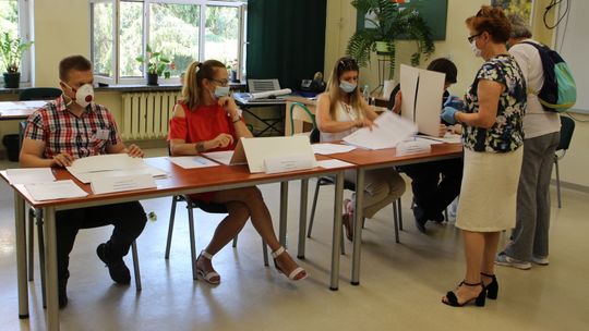 Wybory prezydenckie 2020: W Puławach, Końskowoli i Janowcu do urn poszła już prawie połowa wyborców