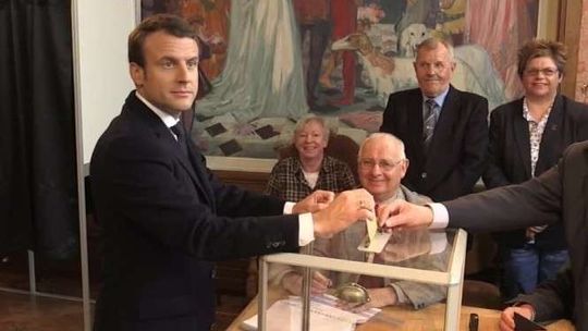 Wybory we Francji: Macron wygrywa z Le Pen i będzie nowym prezydentem