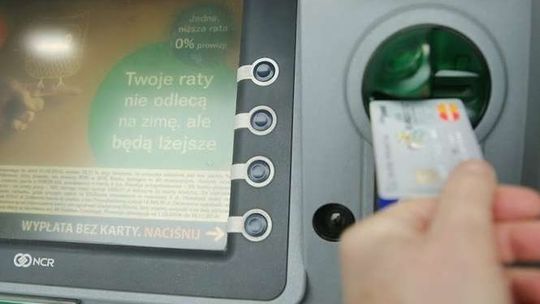 Wybrał 997, ale nadal rozmawiał z oszustami. Emeryt z Lublina stracił aż 370 tys. zł!