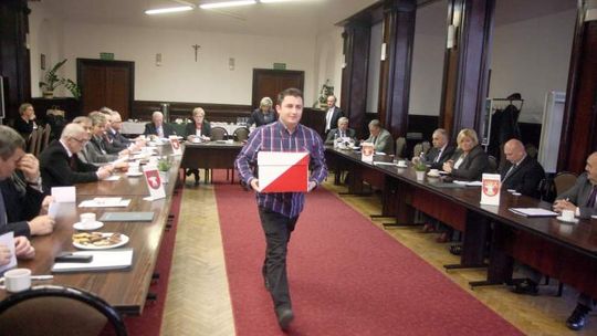 Wybrali nowe władze powiatów.  Kto został starostą?