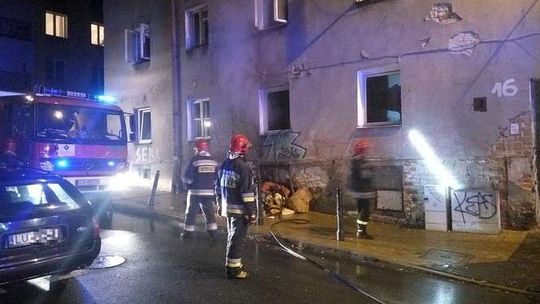 Wybuch i pożar w centrum Lublina. Paliło się w mieszkaniu w kamienicy (wideo)