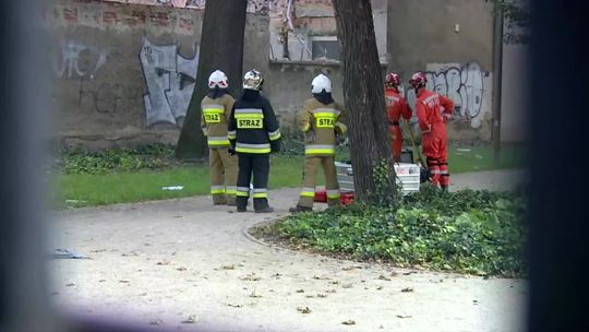 Wybuch w kamienicy, jedna osoba została ranna. „Wszystko się waliło, było pełno pyłu”