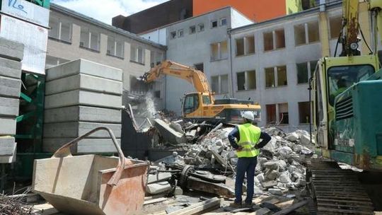 Wyburzają stary budynek Centrum Onkologii Ziemi Lubelskiej. Utrudnienia przy ul. Jaczewskiego