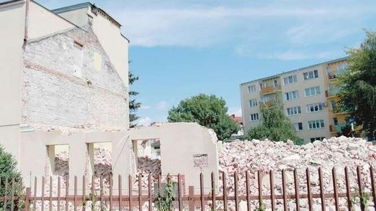 Wyburzyli przedwojenną kamienicę