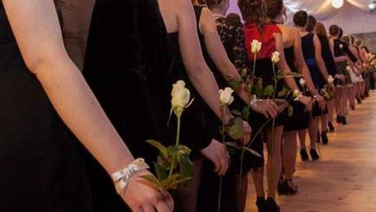 Wychowawca chciał żeby maturzyści płacili mu za naukę poloneza