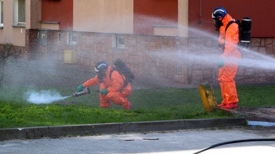 Wyciek amoniaku w Puławach. Akcja straży pożarnej na osiedlu [zdjęcia]