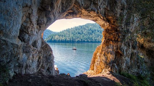 Wyciek danych klientów biura podróży. Minister Gawkowski: „To atak hakerski”
