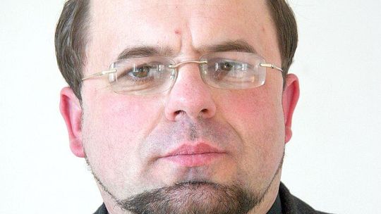 Wycinka drzew na cmentarzu: \"Przestrzeń, która wymaga pamięci\"