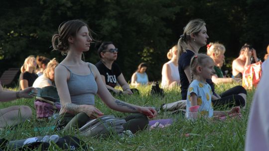 Wycisza i redukuje stres. Lublinianie polubili jogę
