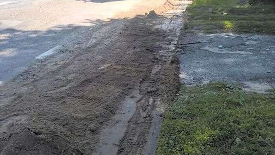 „Wydepczemy sobie chodnik”. Ruszyły prace po protestach mieszkańców