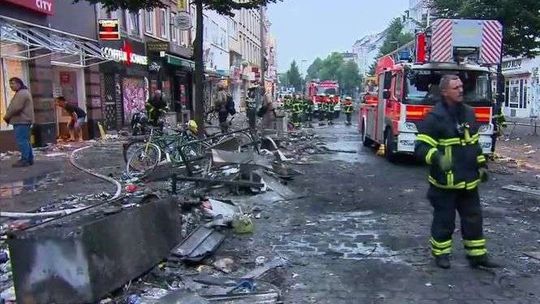 Wygląd ulic Hamburga niczym postapokaliptyczny obraz. Nowy bilans niespokojnej nocy