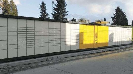 "Wygląda jak wagon". Wielki Paczkomat powstał w centrum miasta