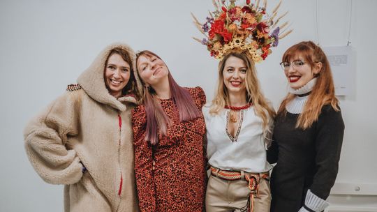 Wyjątkowa moda w Lublinie. Bojówki z haftem i kombinezon inspirowany Covid-19