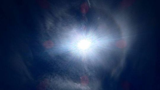 Wyjątkowe zjawisko na niebie. Słoneczne halo udało się sfotografować