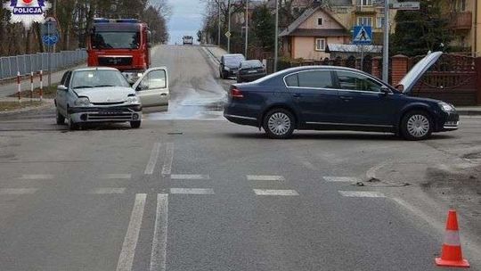 Wyjechał na skrzyżowanie, choć nie powinien. Dwie osoby w szpitalu 