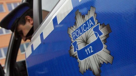 Wyjeżdżała z posesji i spowodowała kolizję. Czuć było woń alkoholu