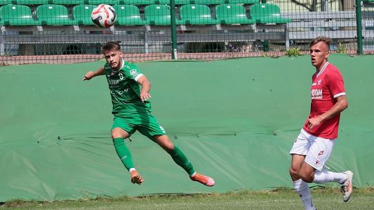 Wykartkowana Świdniczanka wygrywa w Wiązownicy.  Wygrana Podlasia i porażka Lewartu