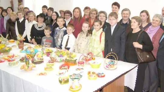 Wyklejane, skrobane i malowane, czyli konkurs zdobienia jaj