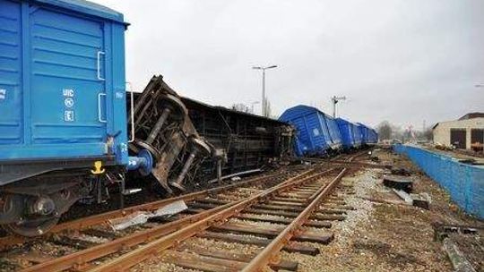 Wykoleiły się wagony z cukrem