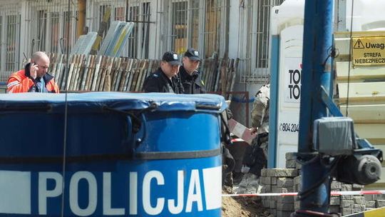 Wykopali granaty przy kamienicy. Ul. 3 Maja częściowo zamknięta