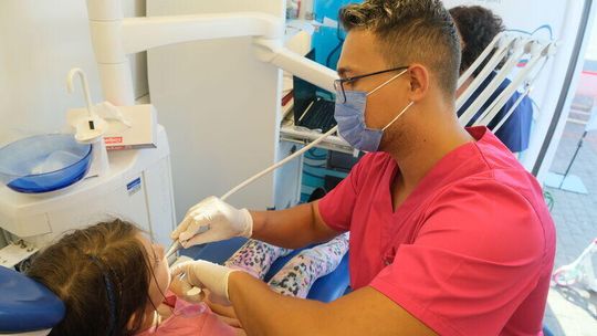 Wyleczą dzieciom zęby za darmo