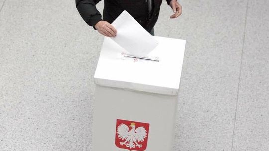 Wylosowano kolejność na kartach wyborczych. Pełne listy kandydatów do Sejmu i Senatu  