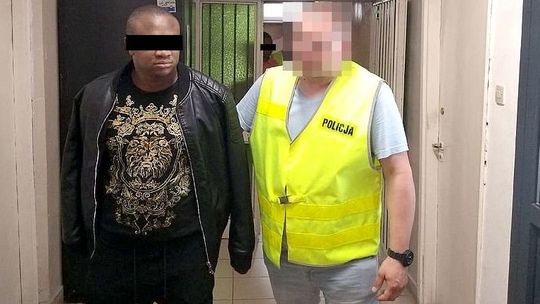 Wyłudzał pieniądze od zakochanych w nim kobiet. 30-letni Nigeryjczyk zatrzymany