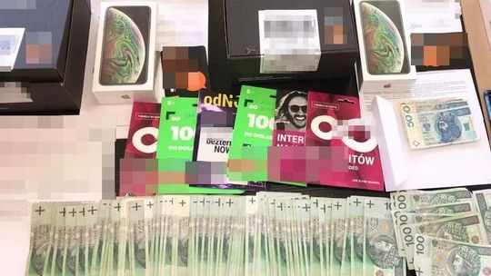 Wyłudzili 10 telefonów wartych 66 tys. zł. Zasadzka na dwóch 19-latków