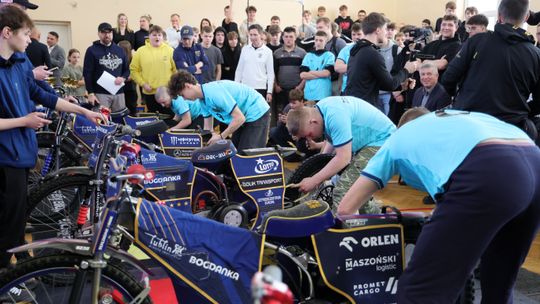 Wymiana opony na czas i wielkie emocje. Szkolne mistrzostwa w Lublinie
