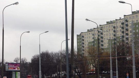 Wymieniają latarnie przy okazji budowy trakcji trolejbusowej