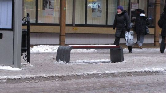 Wymieniają ławki na przystankach w Lublinie