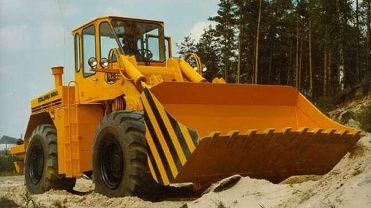 Wymieniali oponę w ładowarce. Trzy osoby w szpitalu, jedna walczy o życie