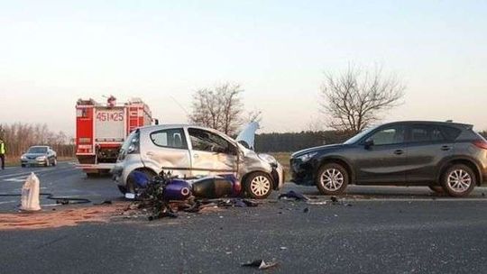 Wymusiła pierwszeństwo na motocykliście. Młody mężczyzna w szpitalu 