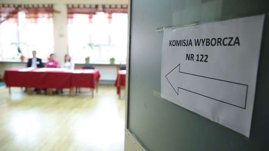 Wyniki referendum do kosza, bo urny puste. "Najwięcej stracił Bronisław Komorowski"