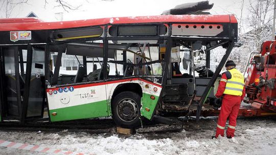 Wypadek autobusu na Czechowie: Wśród poszkodowanych są dzieci (zdjęcia, wideo)