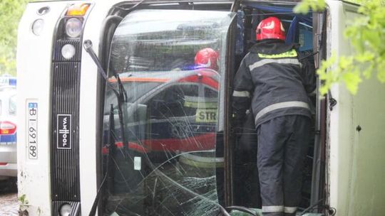 Wypadek autobusu z przedszkolakami (zdjęcia)