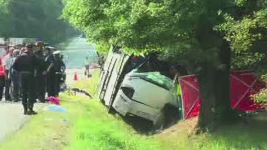 Wypadek autokaru koło Garwolina na drodze nr 17. Zginęły cztery osoby