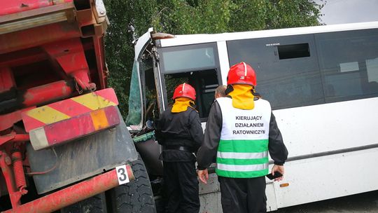 Wypadek autokaru z dziećmi koło Nowego Sącza. Jedna osoba nie żyje, aż 33 są ranne