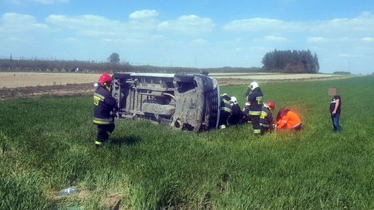 Wypadek koło Łęcznej. Samochód dostawczy wypadł z drogi