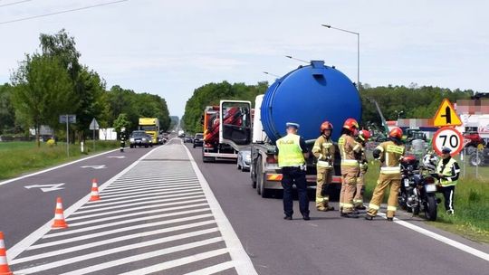 Wypadek motocyklisty w Sitańcu. Wjechał wprost pod ciężarówkę