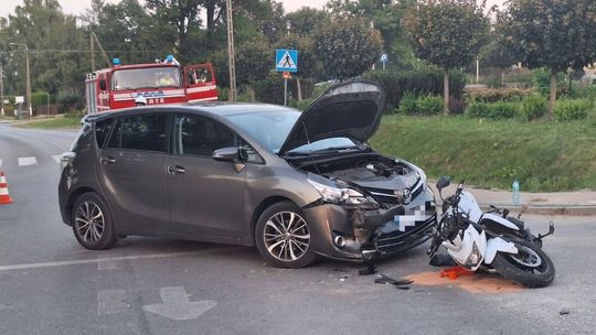 Wypadek motocyklisty. Zawinił 70-latek z toyoty