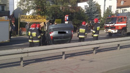 Wypadek na al. Kraśnickiej. Citroen dachował (wideo)