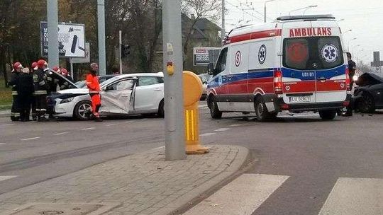 Wypadek na al. Kraśnickiej. Kierowca bmw wjechał na czerwonym