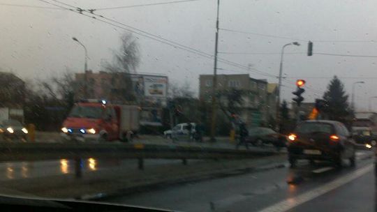 Wypadek na al. Kraśnickiej. Trzy osoby ranne. Droga już odblokowana