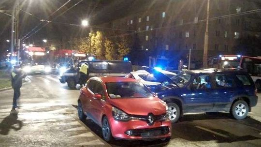 Wypadek na Al. Racławickich. Zderzyły się dwa samochody