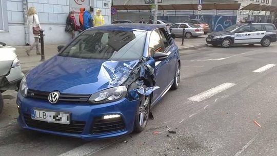 Wypadek na Al. Racławickich (zdjęcia, wideo)