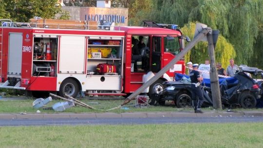 Wypadek na al. Smorawińskiego: Dwie osoby nie żyją (zdjęcia, wideo)