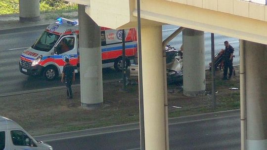 Wypadek na al. Solidarności. Kierowca w ciężkim stanie (wideo)
