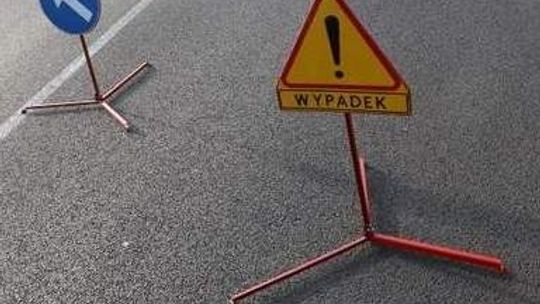 Wypadek na al. Solidarności, samochód wjechał w pieszego