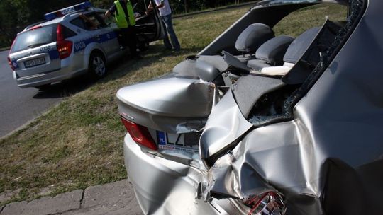 Wypadek na al. Solidarności: Zderzenie ciężarówki z samochodem, korki